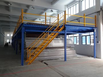 Système de défilement ligne par ligne de mezzanine de plate-forme de plancher en acier, plate-forme industrielle pour le grenier de magasins bleu et jaune