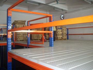 Rayonnage sélectif de mezzanine et plate-forme en acier à plusieurs niveaux de systèmes de défilement ligne par ligne